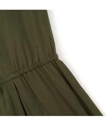 Robe verte 100% LENZING™ ECOVERO™ Dans la société mordern